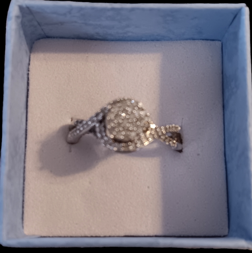 1k tw diamond and silver ring